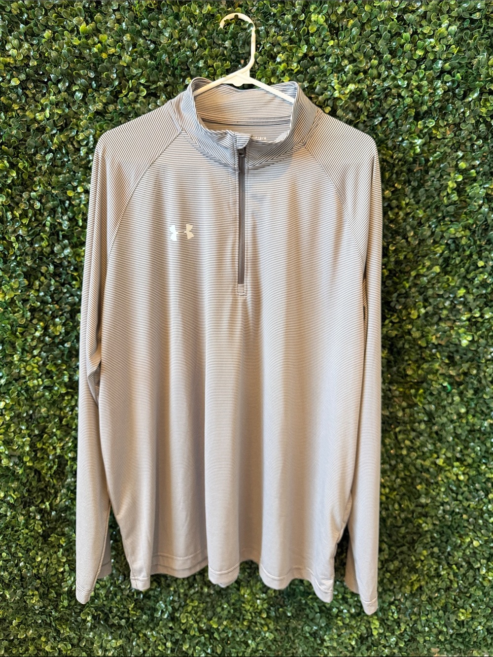 Under Armour striped 1/4 Zip Performance Pullover - dark gray and white